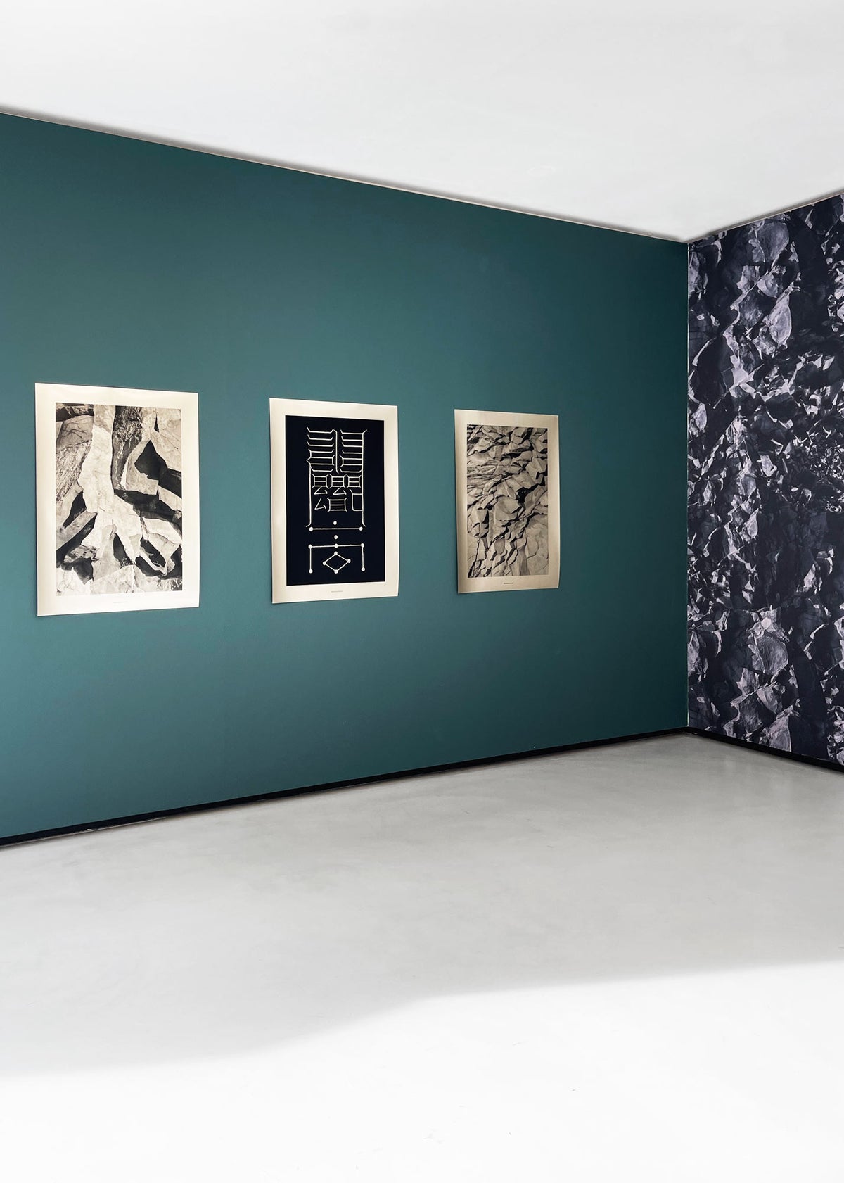 Grossformatiger Kunstdruck Into Mountains N° 1